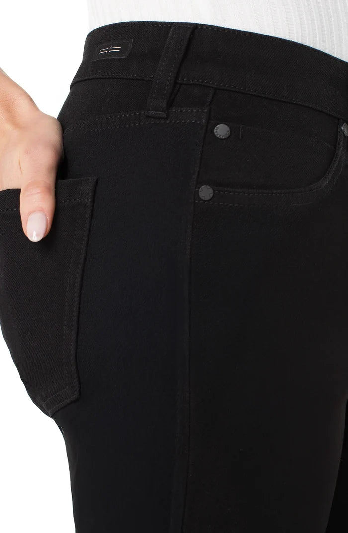Liv Relaxed Skinny (Black Rinse)