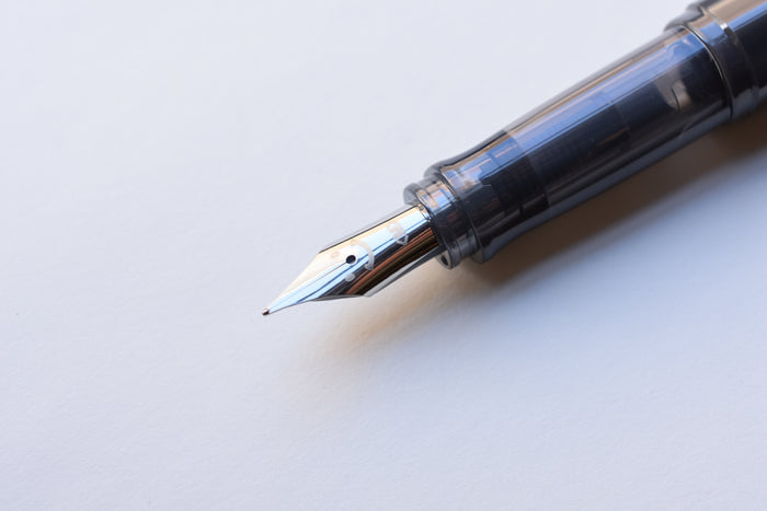 Pilot Kakuno Fountain Pen - Gray Barrel/Lime Cap - Medium Nib