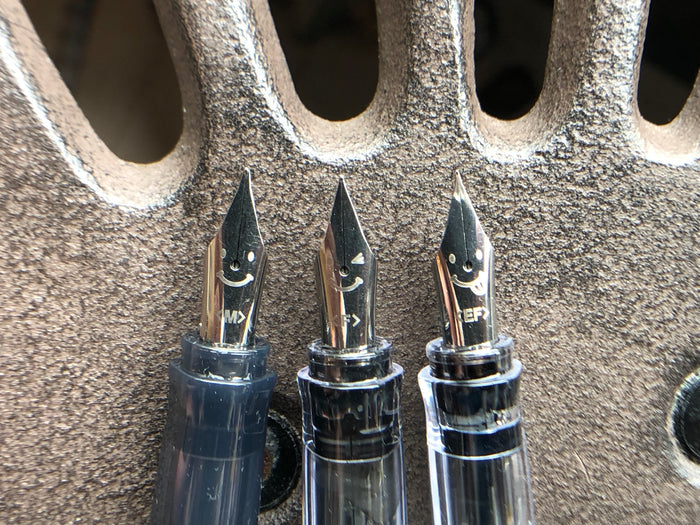 Pilot Kakuno Fountain Pen - Gray Barrel/Red Cap - Medium Nib