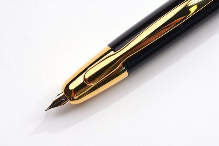 Pilot Vanishing Point - Black - Gold Trim
