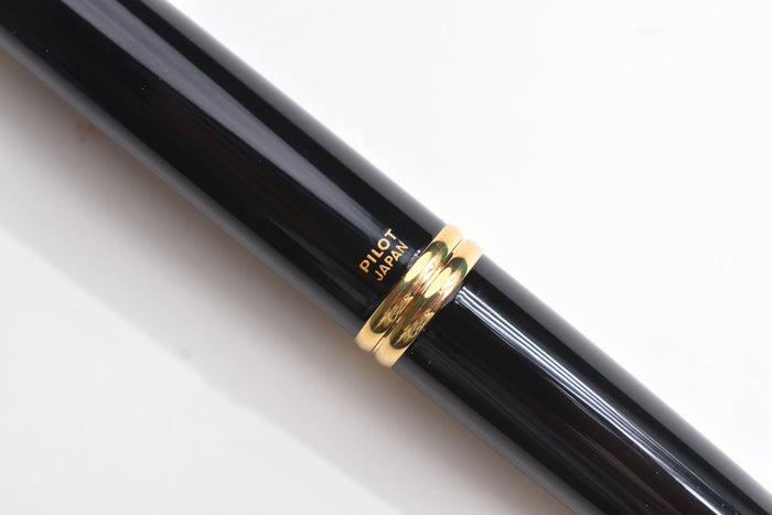 Pilot Vanishing Point - Black - Gold Trim
